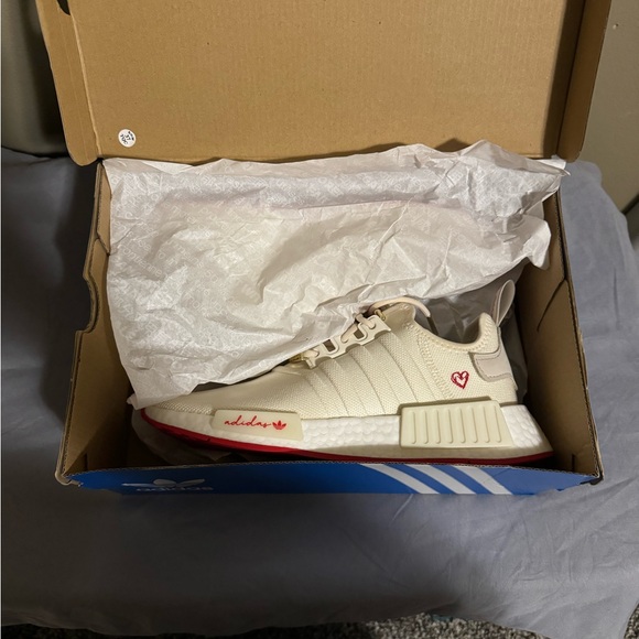 Adidas NMD R1 LIMITED EDITION “Valentines Day” 2023 Women’s size 9 - Picture 3 of 13
